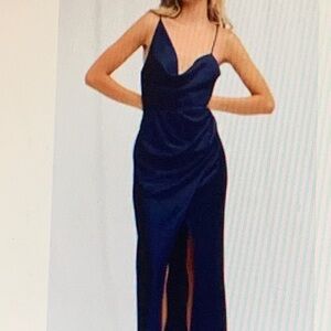 Chic Navy Evening Dress with Slit